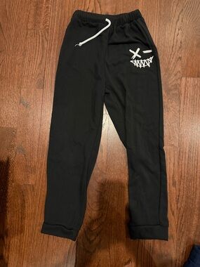 SHEIN Black Kids Graphic Jogger Sweatpants with White Drawstring